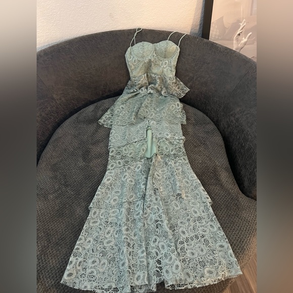 Asos Trendyol tiered lace maxi dress in sage green - Picture 5 of 5